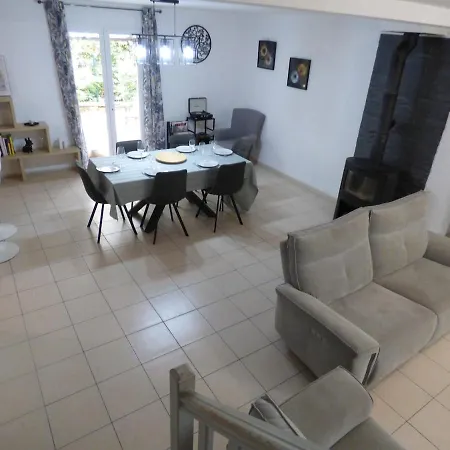 Climatisée Avec Jardin, Bbq, Piscine Et Parking
