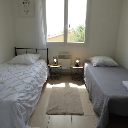 Villa Climatisée Avec Jardin, Bbq, Piscine Et Parking