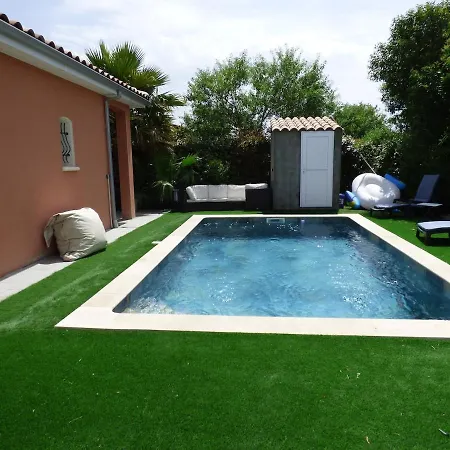 Climatisée Avec Jardin, Bbq, Piscine Et Parking