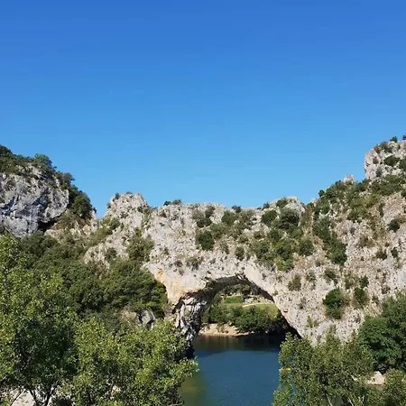 Villa Climatisée Avec Jardin, Bbq, Piscine Et Parking