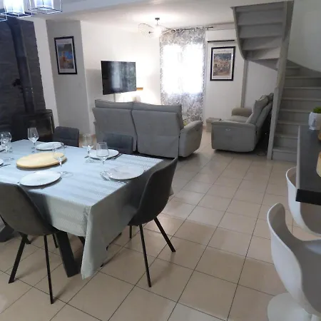 Climatisée Avec Jardin, Bbq, Piscine Et Parking Villa *