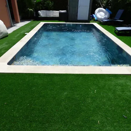 Climatisée Avec Jardin, Bbq, Piscine Et Parking