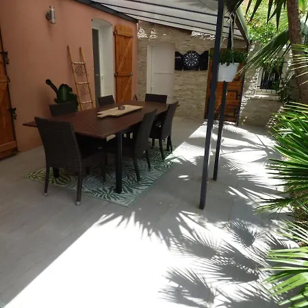 Climatisée Avec Jardin, Bbq, Piscine Et Parking Roujan