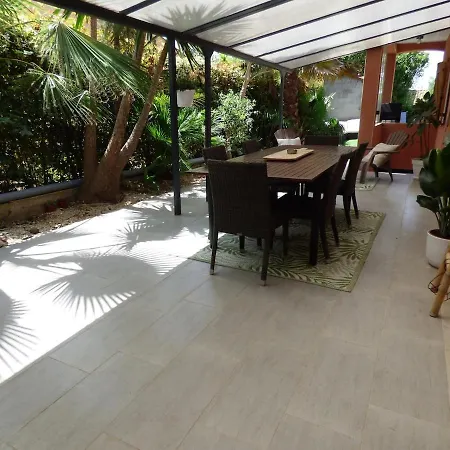 Climatisée Avec Jardin, Bbq, Piscine Et Parking