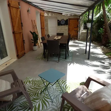 Villa Climatisée Avec Jardin, Bbq, Piscine Et Parking