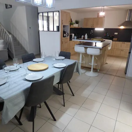 Villa Climatisée Avec Jardin, Bbq, Piscine Et Parking *