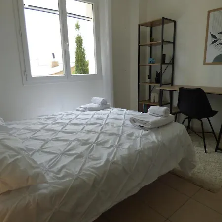 Climatisée Avec Jardin, Bbq, Piscine Et Parking * Roujan
