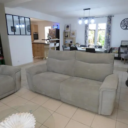 Climatisée Avec Jardin, Bbq, Piscine Et Parking Villa *